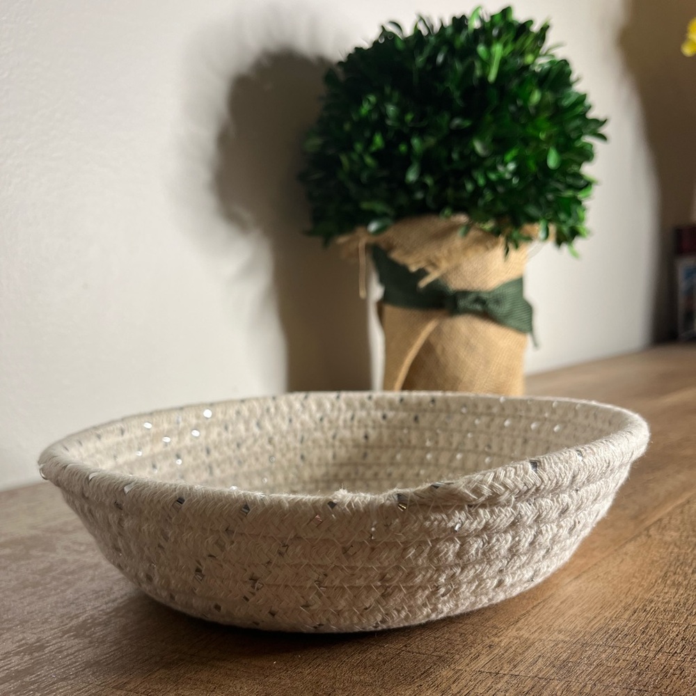 Round Rope Basket - Picture 2 of 12